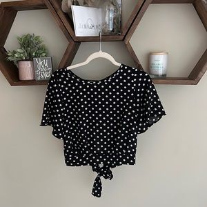 Cropped/below belly button polka dot shirt